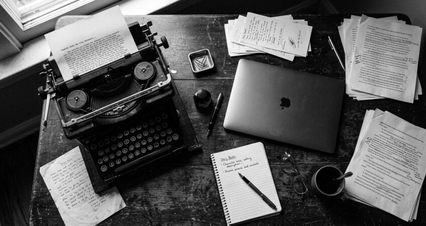 Content-Marketing-Strategie – Inhalte erstellen am Laptop