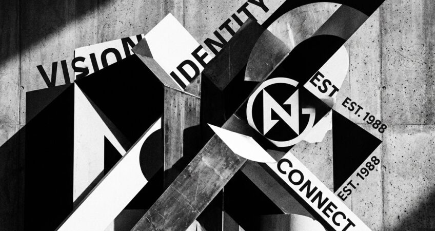 Markenidentität und Corporate Design Entwicklung am Arbeitsplatz