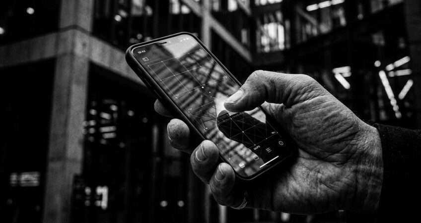 Video-Marketing für KMU – professionelle Kameralinse in Nahaufnahme